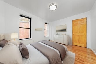 55 Greenwich Ave in New York, NY - Building Photo - Building Photo