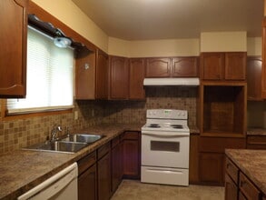 1111 Wharton Manor Rd in Manhattan, KS - Building Photo - Building Photo