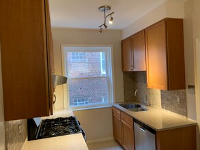 2048 W Farragut Ave in Chicago, IL - Building Photo - Building Photo