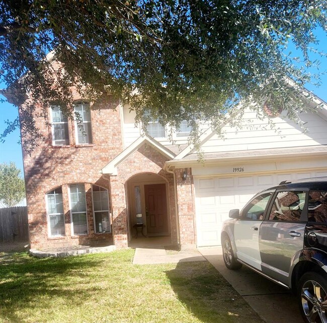 19926 Rustic Lake Ln in Cypress, TX - Foto de edificio - Building Photo