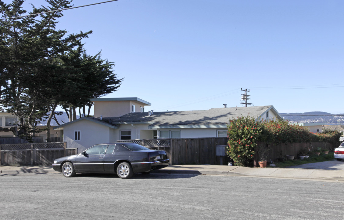 1252 Circle Ave in Seaside, CA - Foto de edificio