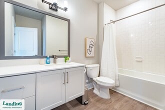 300 E Broad St, Unit 322 in Savannah, GA - Foto de edificio - Building Photo