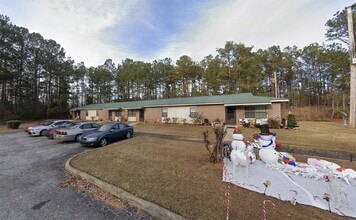 525 Lee Rd 379 in Smiths Station, AL - Foto de edificio - Building Photo