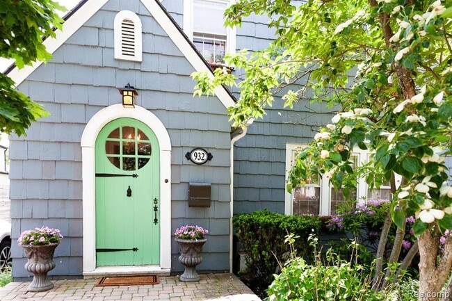 property at 932 Forest Ave