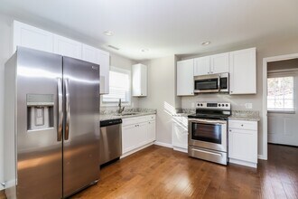 408 Little Sycamore Ln in Asheville, NC - Building Photo - Building Photo