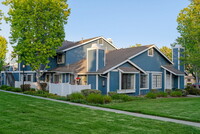 Woodside Village in Ventura, CA - Building Photo - Building Photo