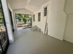 1146 NW 46th St in Miami, FL - Building Photo - Building Photo