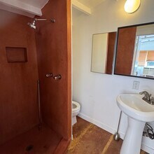 3633 Mountain View Ave, Unit Guesthouse in Los Angeles, CA - Foto de edificio - Building Photo
