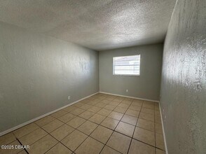 1221 Kennedy Rd in Daytona Beach, FL - Building Photo - Building Photo