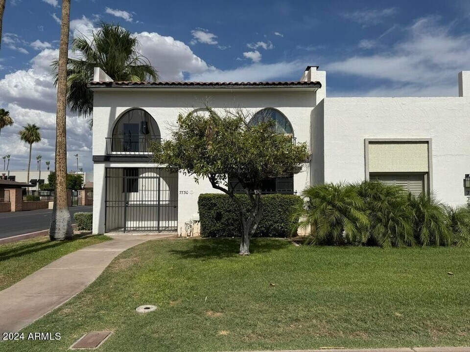 7730 E Minnezona Ave in Scottsdale, AZ - Building Photo