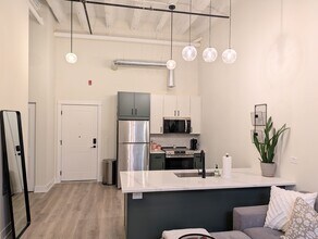 1453 Maple Ave, Unit B03 in Evanston, IL - Building Photo - Building Photo