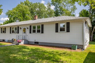 15 Genetti St, Unit 15 Genetti St in Bedford, MA - Foto de edificio - Building Photo