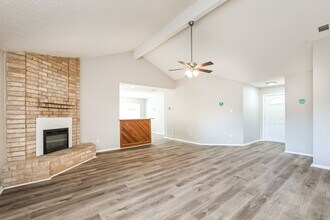 7411 Skylight Ln in Houston, TX - Building Photo - Building Photo