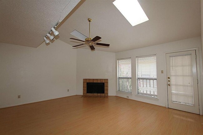 2277 S Kirkwood Rd in Houston, TX - Building Photo - Building Photo