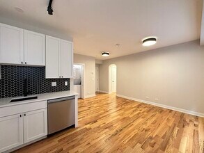 659 W Wrightwood Ave in Chicago, IL - Building Photo - Building Photo