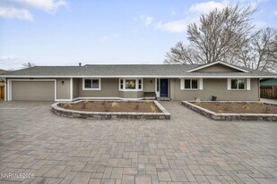 13745 Kewanna Trail in Reno, NV - Building Photo
