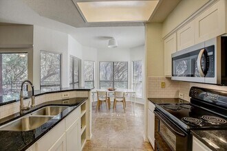 4711 Spicewood Springs Rd in Austin, TX - Foto de edificio - Building Photo