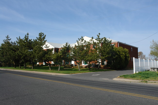 660 2nd Ave in Long Branch, NJ - Foto de edificio - Building Photo