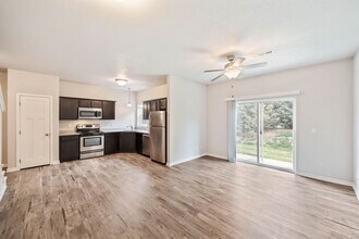 Northwoods Townhomes in Urbandale, IA - Building Photo - Building Photo