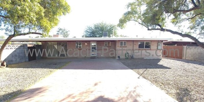 property at 5611 E Kelso St