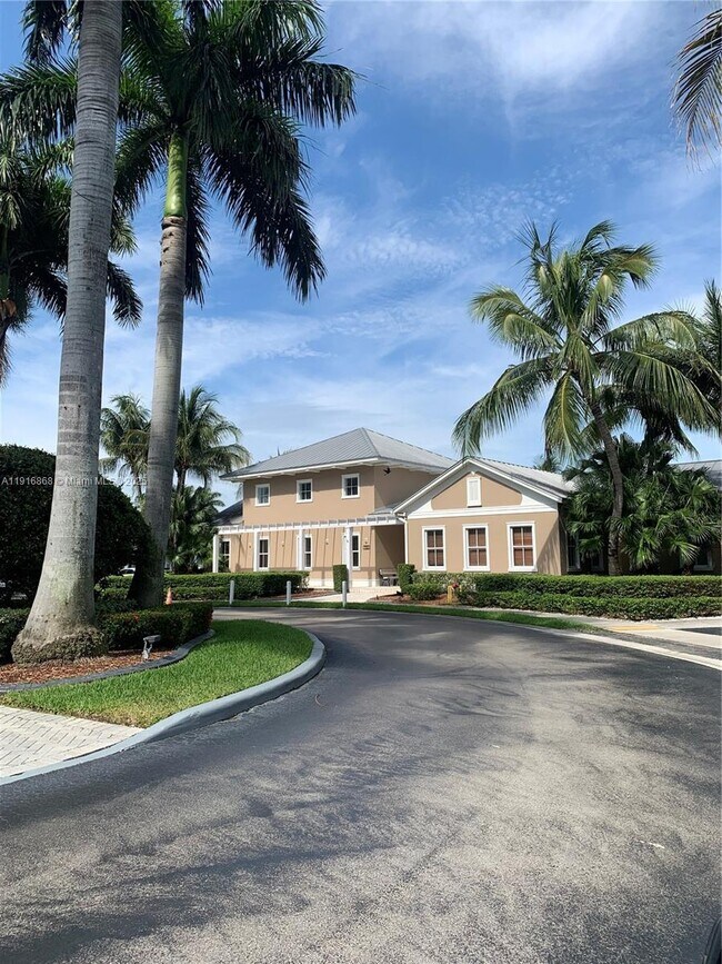 10771 NW 76th Ln in Medley, FL - Building Photo - Building Photo