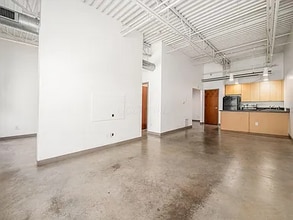 769 N High St, Unit 303 in Columbus, OH - Building Photo - Building Photo