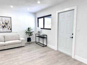 2421 N 56th Terrace in Hollywood, FL - Building Photo - Building Photo