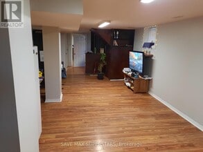155 Gunn St in Barrie, ON - Building Photo - Building Photo