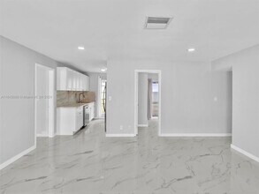 1281 SW 32nd St in Fort Lauderdale, FL - Building Photo - Building Photo