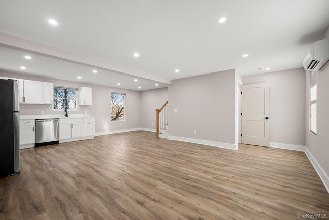 2730 W Main St in Wappingers Falls, NY - Building Photo - Building Photo