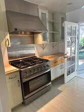 17935 Tiara St in Encino, CA - Building Photo - Building Photo