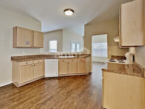 12202 Gwendolen Dr in San Antonio, TX - Foto de edificio - Building Photo