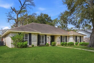 7215 Ridge Oak Dr in Houston, TX - Building Photo - Building Photo