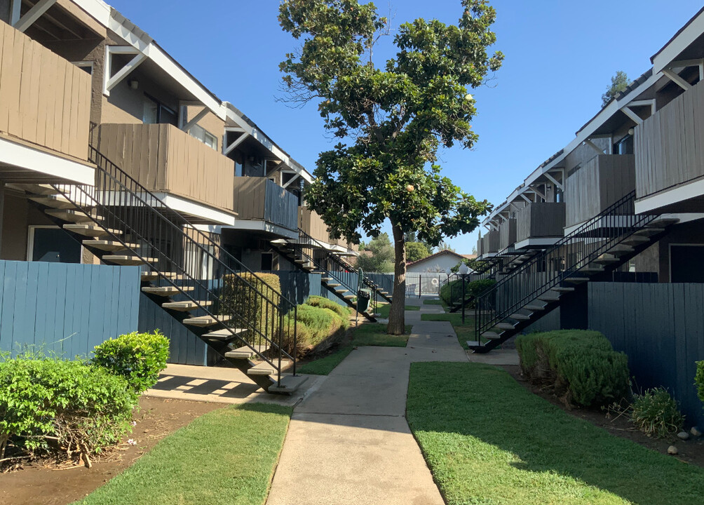 Feather Downs Apartments in Yuba City, CA - Foto de edificio