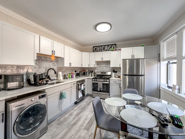 839 W Cornelia Ave in Chicago, IL - Building Photo - Building Photo