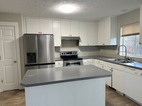 15745 SE Alder St in Portland, OR - Building Photo - Building Photo