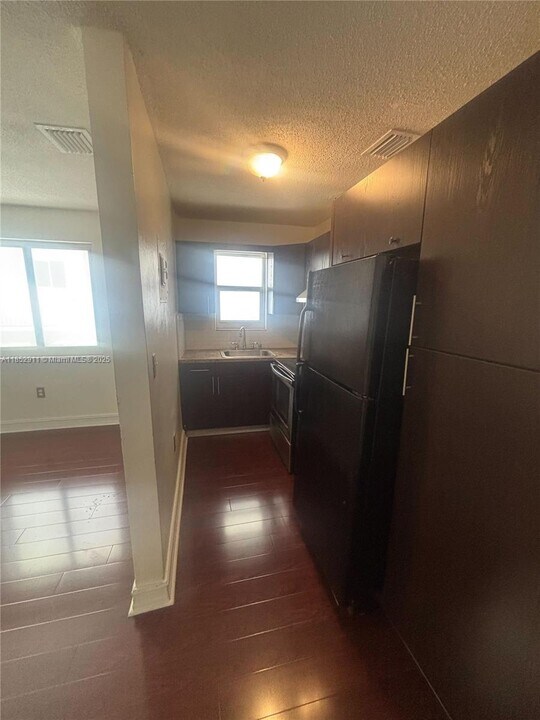 1621 NW 16th St in Miami, FL - Building Photo