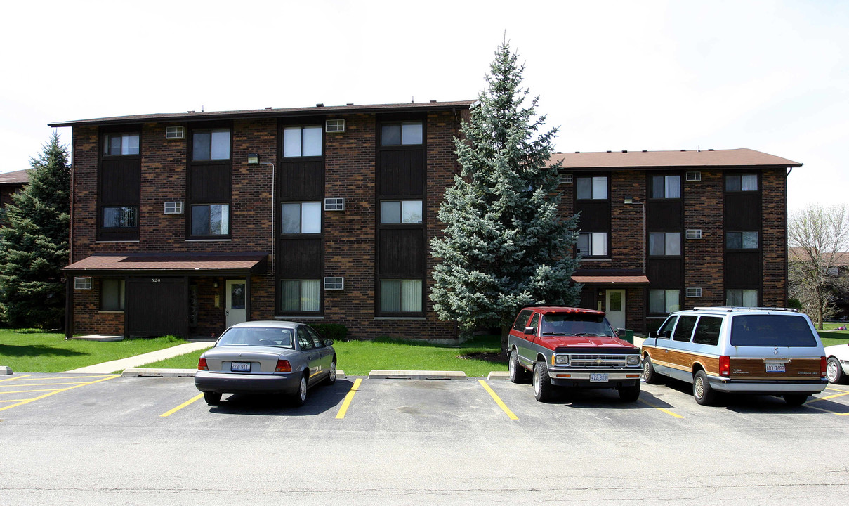 Chestnut Ridge Apartments in Warrenville, IL - Building Photo