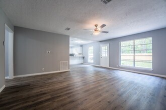 113 Leigh Anne St in Huntsville, TX - Building Photo - Building Photo