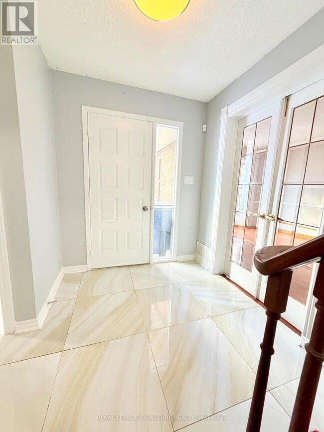 41 Broadbridge Dr in Toronto, ON - Building Photo - Building Photo