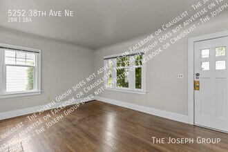 5252 38th Ave NE in Seattle, WA - Building Photo - Building Photo