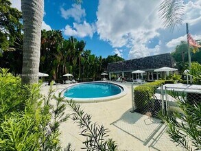 3109 Oakland Shores Dr in Oakland Park, FL - Building Photo - Building Photo