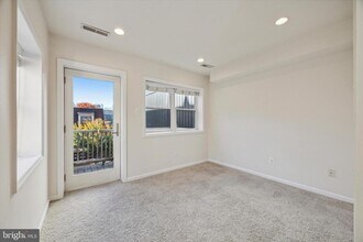 2032 Pine St-Unit -2 in Philadelphia, PA - Building Photo - Building Photo