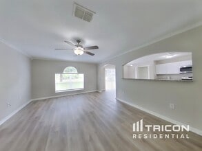 2665 Whispering Trails Dr in Winter Haven, FL - Building Photo - Building Photo