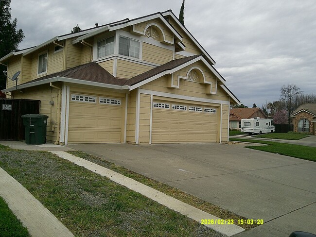 265 Sanborn Ln in Dixon, CA - Building Photo - Building Photo
