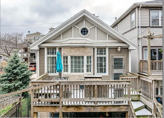 property at 1532 N Greenview Ave