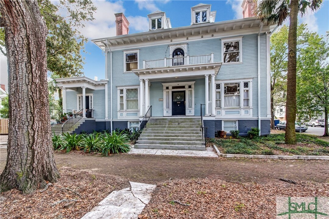 121 W Hall St in Savannah, GA - Building Photo