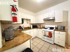 318 Saint Paul St, Unit 3 in Brookline, MA - Building Photo - Building Photo