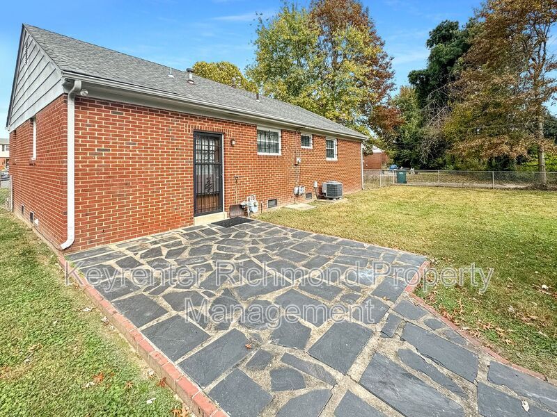 4911 Laurie Ln in Richmond, VA - Building Photo