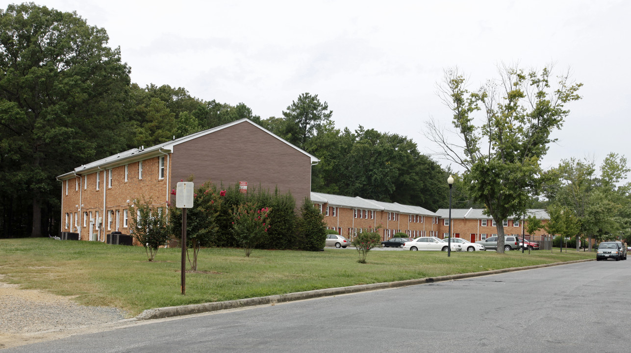 Highland Townhouses in Highland Springs, VA - Building Photo